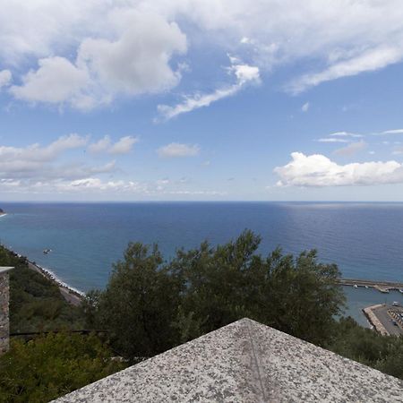 Villa Degli Ulivi B&B Finale Ligure Ruang foto
